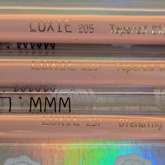 Bundle of 1 Kab Cosmetics Eyeshadow Palettes 1 Luxie Eye Blender Brush Trio Pack - Picture 8 of 10